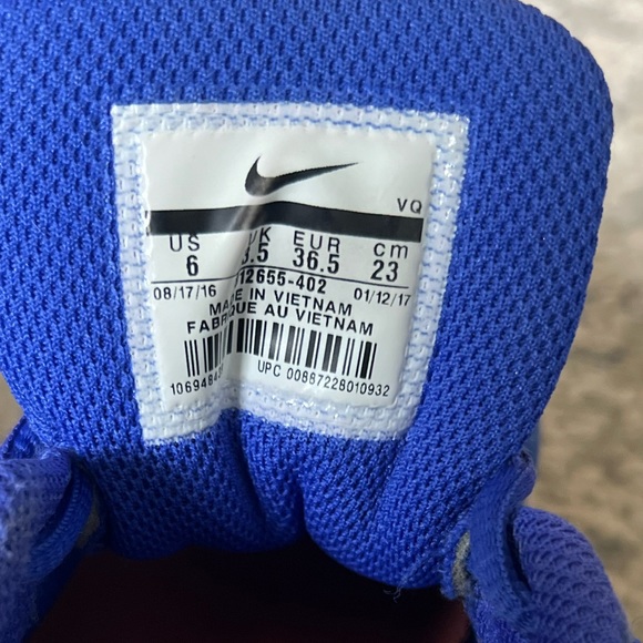 Nike Shoes - Picture 6 of 8